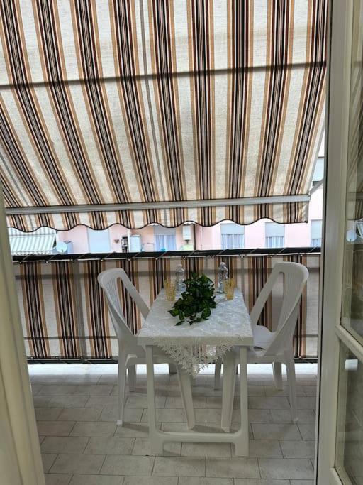 Casa Eleonora: A 5 Min Dal Mare + Free Parking Apartman Ventimiglia Kültér fotó