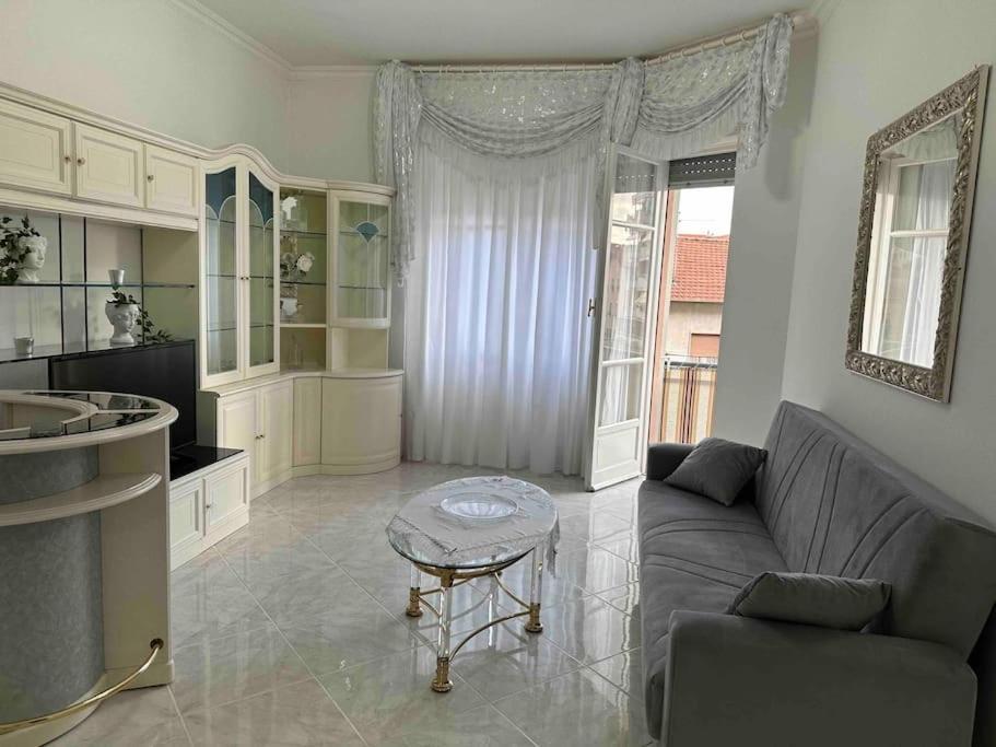 Casa Eleonora: A 5 Min Dal Mare + Free Parking Apartman Ventimiglia Kültér fotó